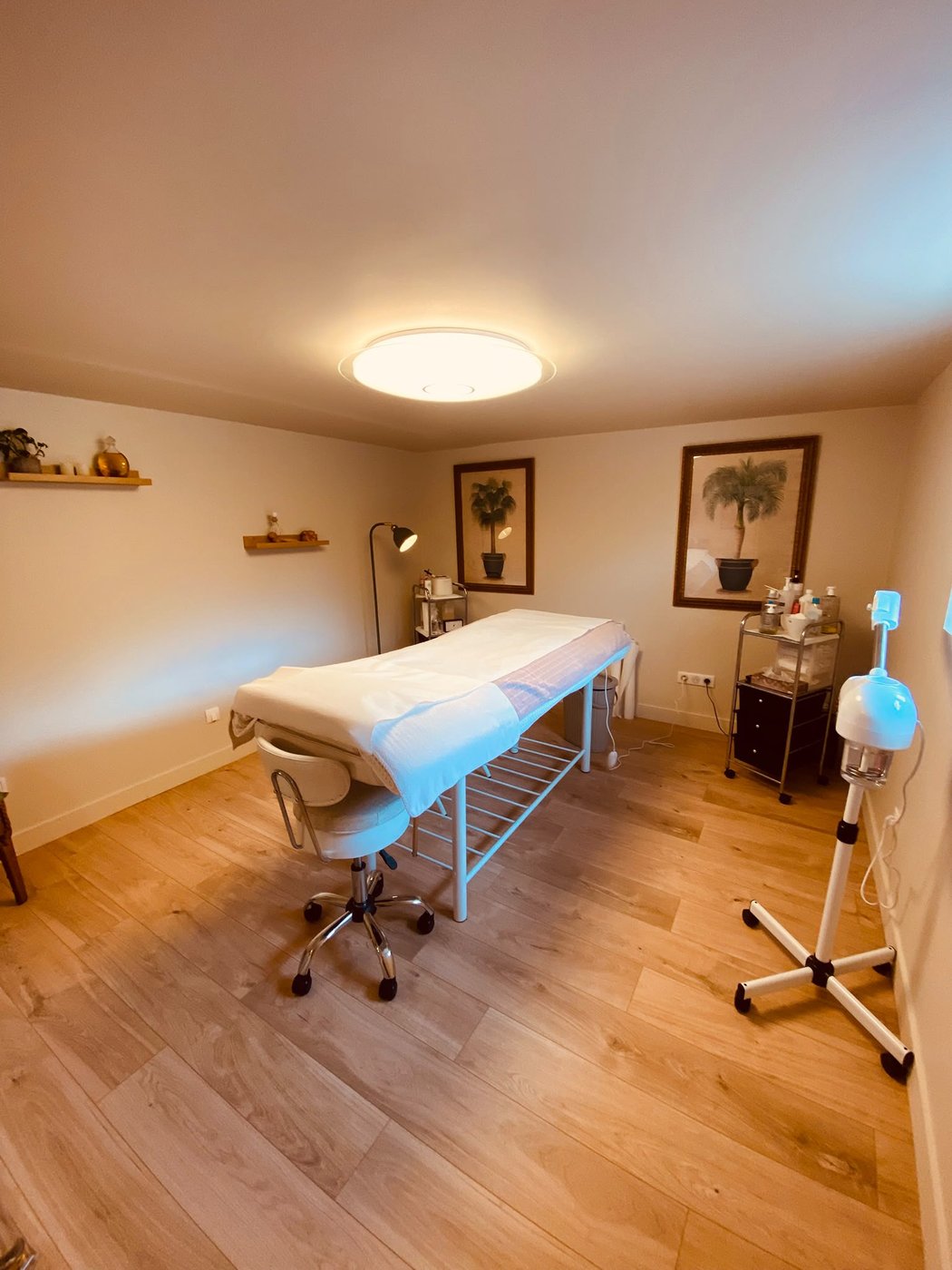 Cabine de soin et table de massage